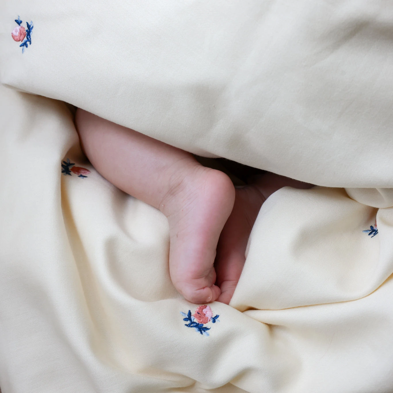 Embroidered Bedding, Baby, 70x100cm - GOTS - Berries 4 Embroidered Bedding, Baby, 70x100cm - GOTS - Berries - Image 2